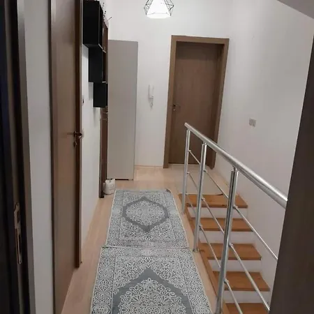 Luxurious, 2 Bed Maisonette Appartamento *
